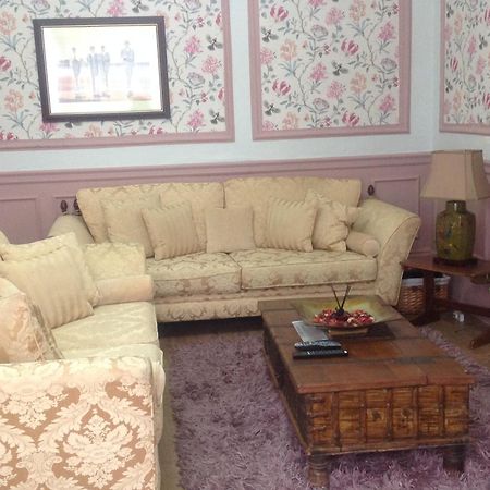 Busby Apartments Glasgow Bagian luar foto